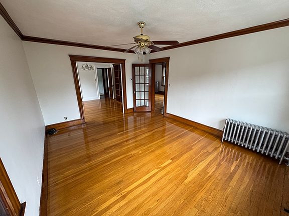 3rd image of 36 Brooks Ave