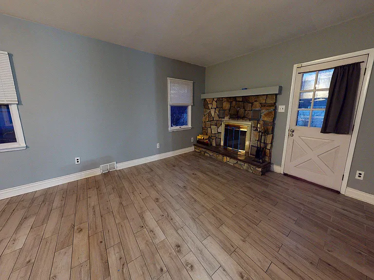 669 N Henderson Rd — Photo 9