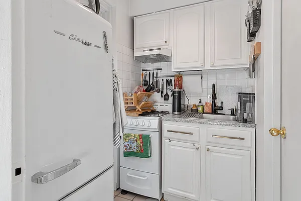 Rented by BH Brokerage Group | media 4