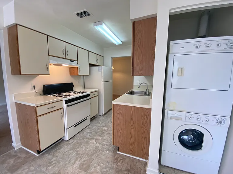 Princeton Circle West Apartments — Photo 111