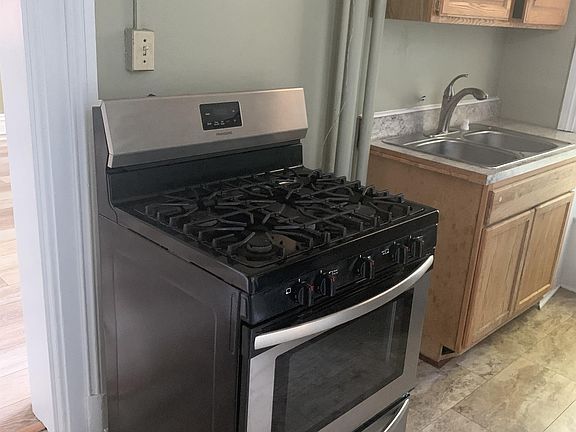 5th image of 514 W Oak St #3
