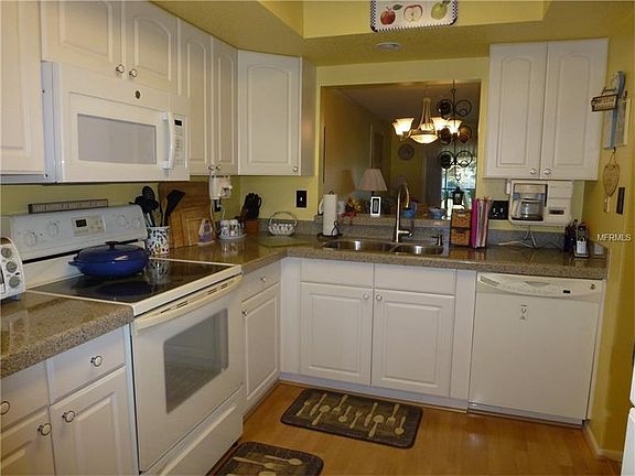 4th image of 746 Avenida Estancia #122