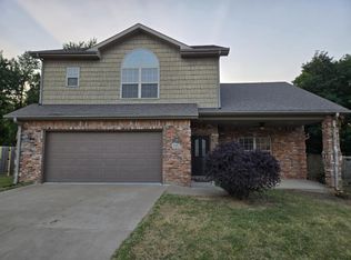 1102 SE Phoenix St, Bentonville, AR 72712