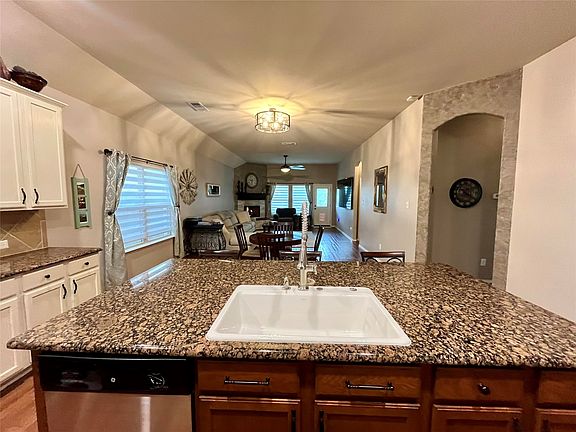 5th image of 1105 Prairie Heights Dr