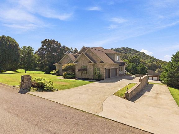 3rd image of 203 Bicentennial Dr