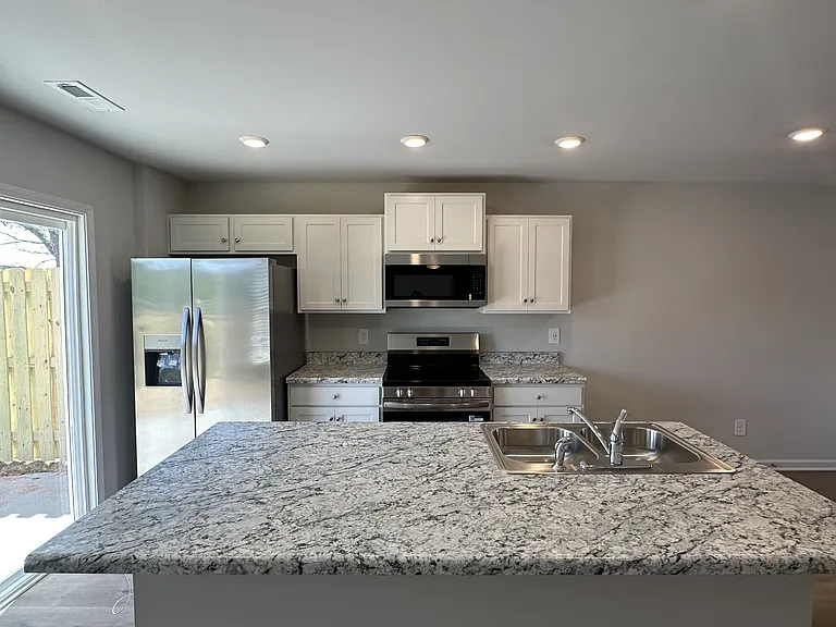 4121 Hudson Ct #1 — Photo 8
