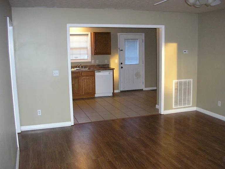 406 Clark St #B — Photo 10