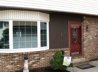 34 Cambridge Pl, Catasauqua, PA 18032