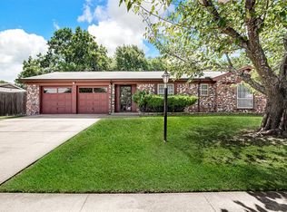 120 Roundtree Dr, Crowley, TX 76036