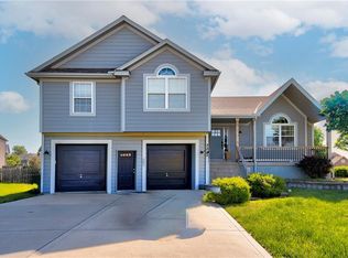 3323 SW Regatta Ct, Lees Summit, MO 64082