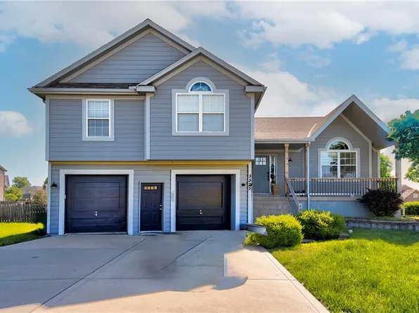 3323 SW Regatta Ct, Lees Summit, MO 64082