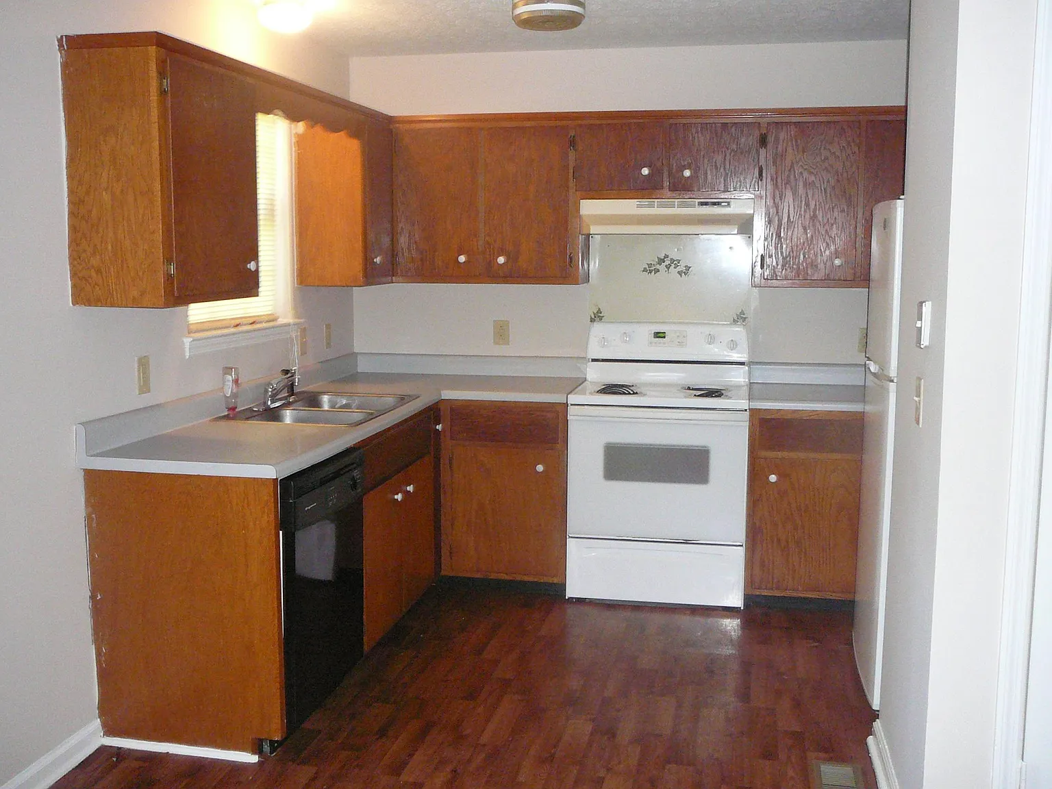 3 bed, 1050 sqft, $1,595 — Photo 2