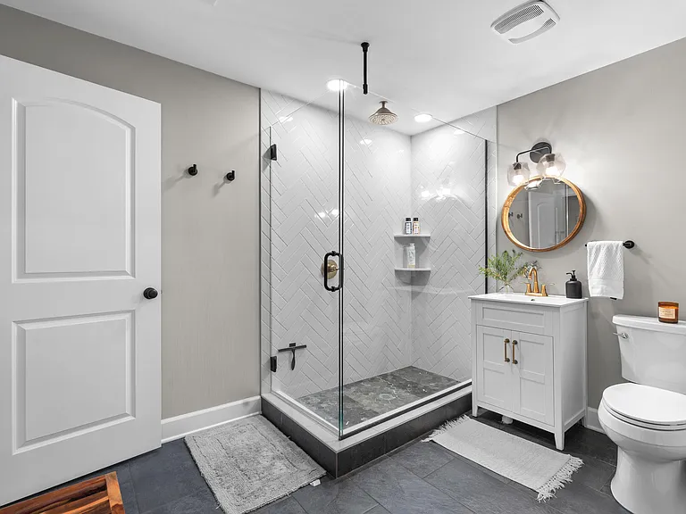 819 Irving Ave — Photo 21