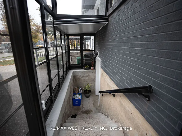 93 Peel St #2 — Photo 30
