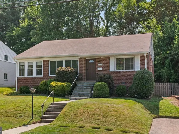 9212 Chanute Dr, Bethesda, MD 20814