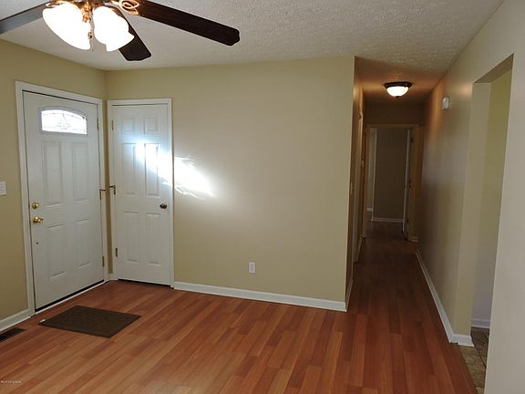 5th image of 160 Redbud Dr