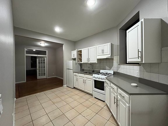 4th image of 2819 Astoria Blvd APT 6