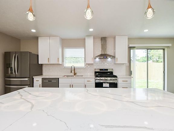 4th image of 2810 Dove Country Dr
