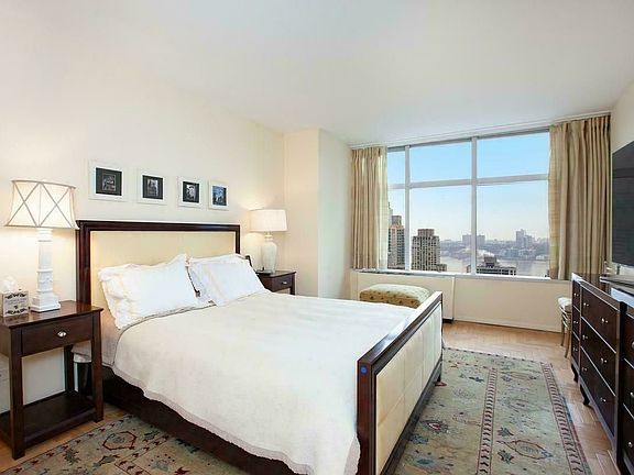 4th image of 160 W 66th St APT 16A