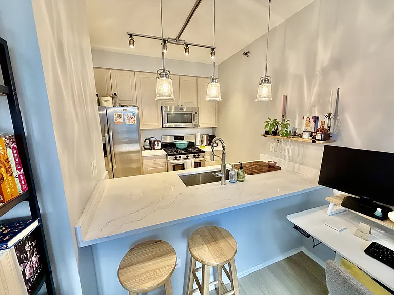 330 N Jefferson St #408 — Photo 7