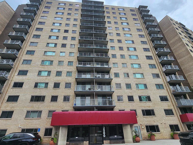 2500 N Van Dorn St #1020 — Photo 1