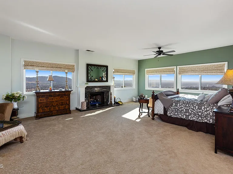 1234 E Tujunga Ave — Photo 32