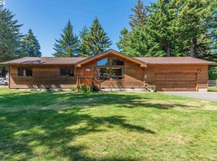 1167 6th St SE, Bandon, OR 97411