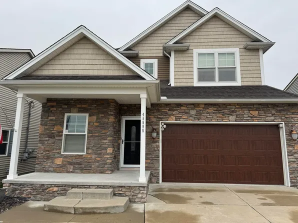 45595 Edgewater Dr, Chesterfield, MI 48047
