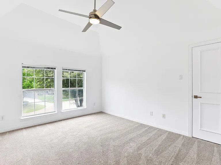 914 Edgemeer Ln — Photo 13