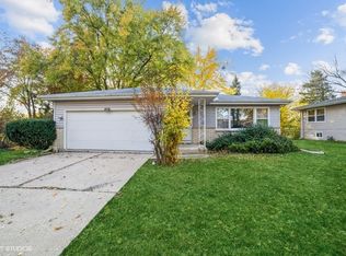 1208 Ridgeway Dr, Elgin, IL 60123