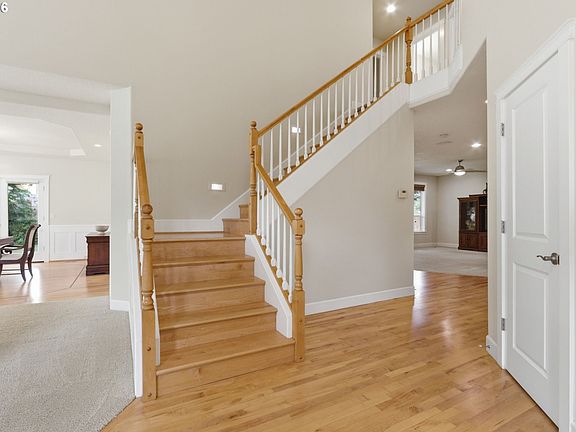 3rd image of 516 SE 200th Pl