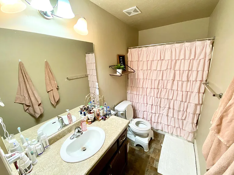939 Independence Ave — Photo 10