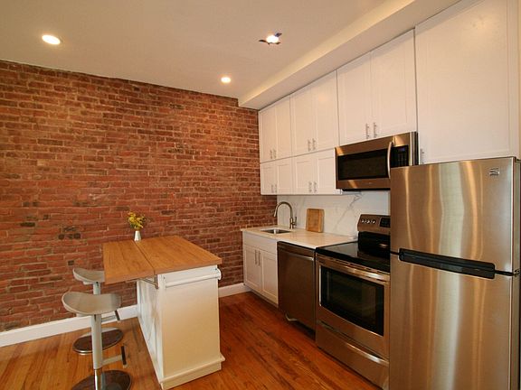 3rd image of 142 Sussex St APT 3