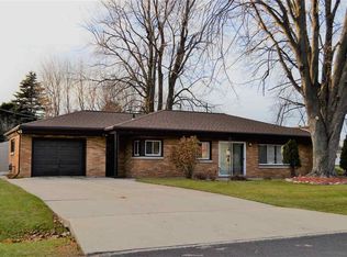 1621 N Lynndale Dr, Appleton, WI 54914