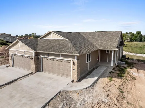 1920 Ravenswood LANE, Manitowoc, WI 54220