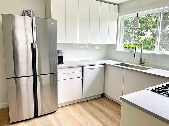 5th image of 9003 Bronx Ave #2S