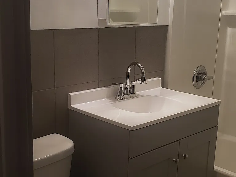 Full Bathroom 2