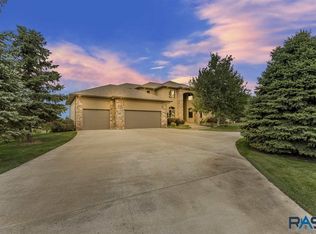 47165 S Clubhouse Rd, Sioux Falls, SD 57108