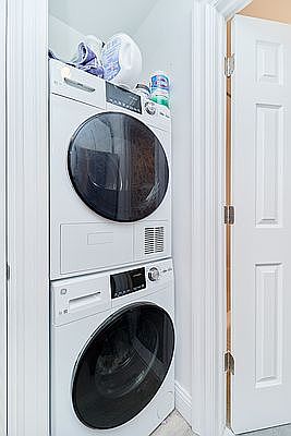 3rd image of 118 E 4th St APT 18