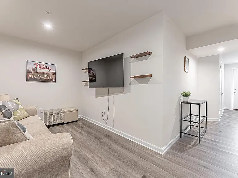 235 Hamilton Ln — Photo 4