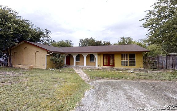 2nd image of 206 Glenn Oaks Dr