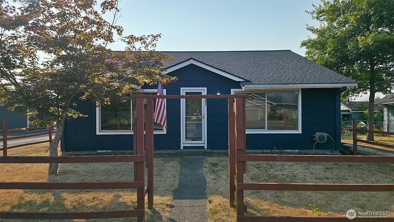 3rd image of 821 Marsh Avenue