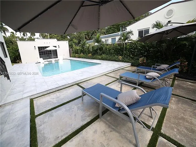 1345 Hollywood Blvd — Photo 16