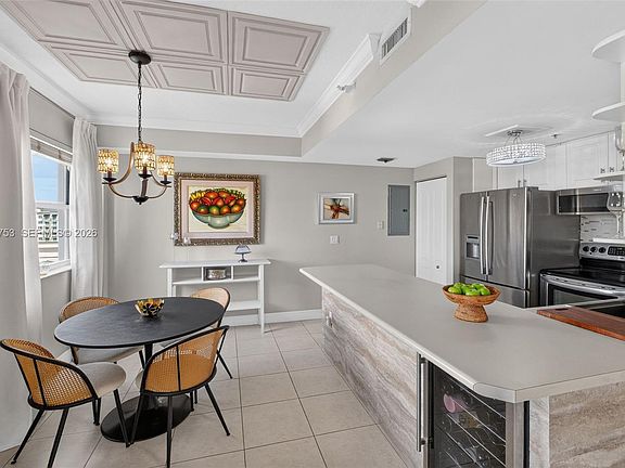 4th image of 1627 SW 37th Ave APT 502