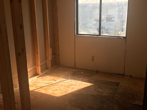 3rd image of 251 Fig Tree Ave