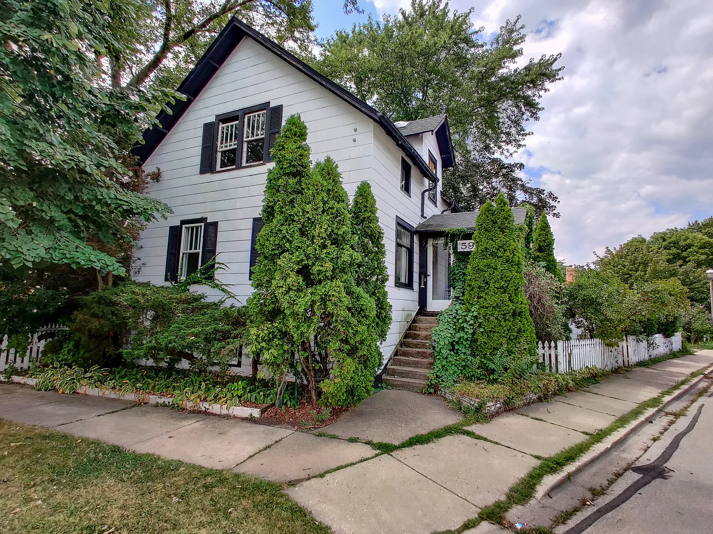 596 S Euclid Ave photo 1