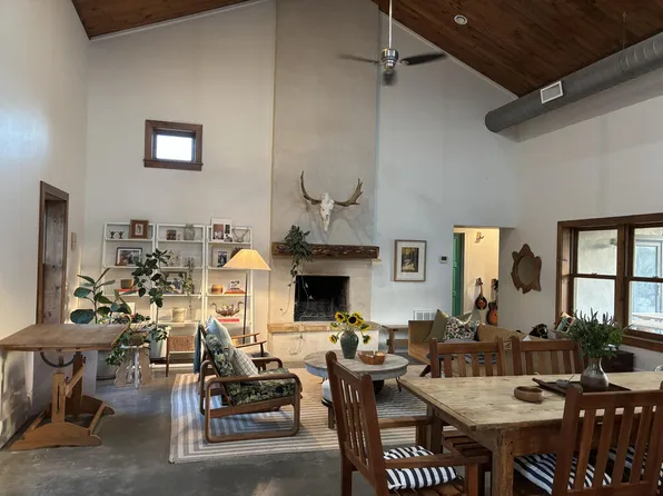 714 W Live Oak St, Fredericksburg, TX 78624