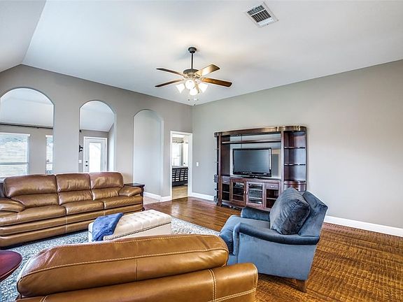 5th image of 305 Meadow View Dr