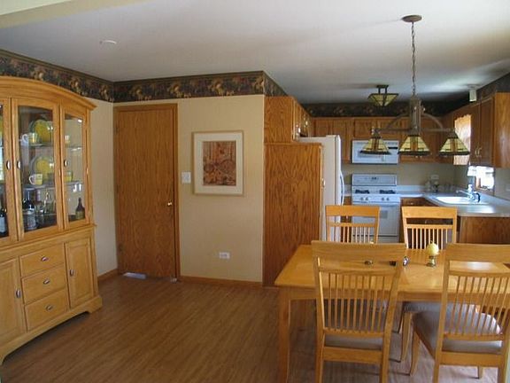 4th image of Country Oaks Dr