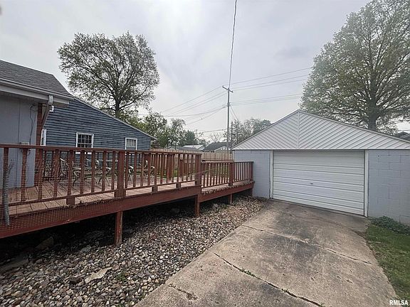 5th image of 626 W Poplar St